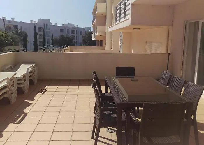 Modern 3 Bedroom Pool View.