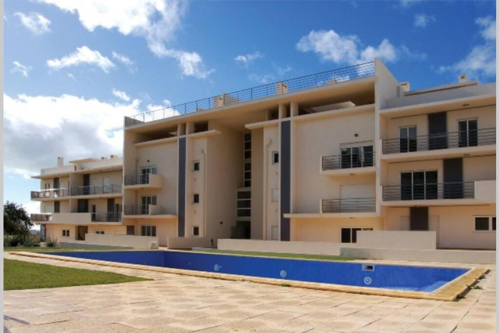 Appartement Modern 3 Bedroom Pool View. *