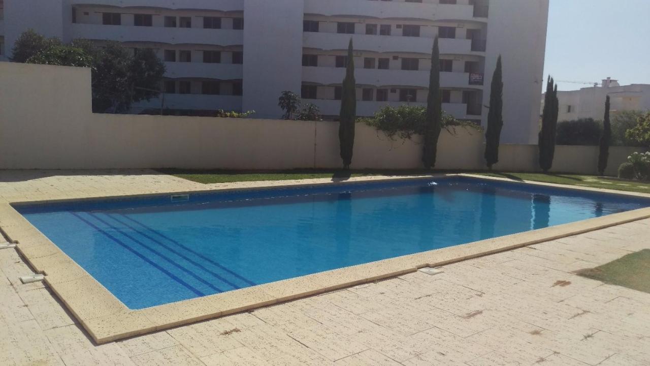 Modern 3 Bedroom Pool View. * Albufeira